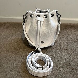 Lug  NWT Whirlybird satin luxe white